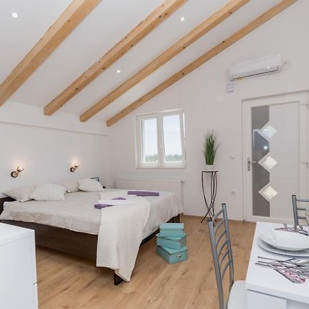Studio Apartment Harmony Np Krka Lozovac Kültér fotó