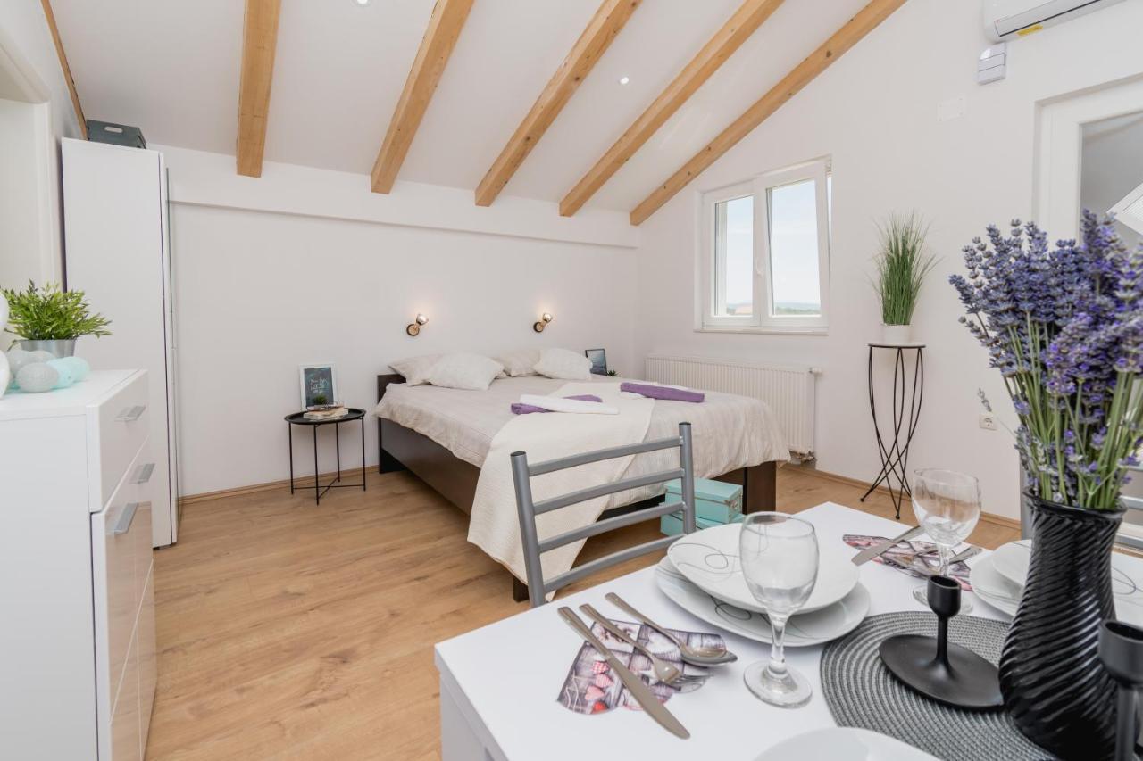 Studio Apartment Harmony Np Krka Lozovac Kültér fotó